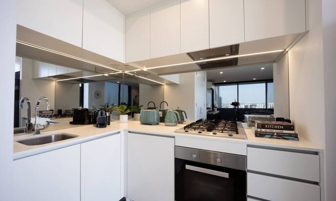 Spring Hill Apartment | Spring Hill: 2BR, Wheelchair Accessible Near Brisbane CBD