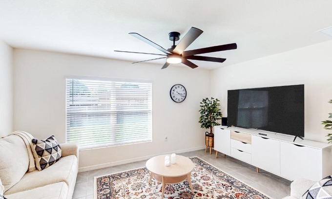 Spring Hill House | Family-Friendly Spring Hill Sweet Spot with Perfect Ratings