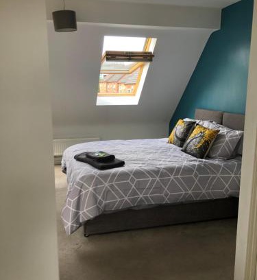 Dudley Apartment | Spring House - Ideal Staycation for Families & Contractors