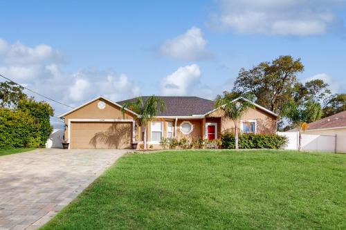 Spring Hill House | Relax at Spring Leisure: Pet and Child Friendly Retreat