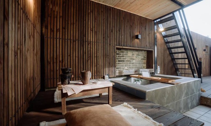 Jeonju Villa | Relaxing Spring Night: Family-Friendly with Hot Tub Bliss