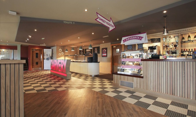 Ebbsfleet Valley Hotel | Family-Friendly Spring River Ebbsfleet with Restaurant & Kitchen