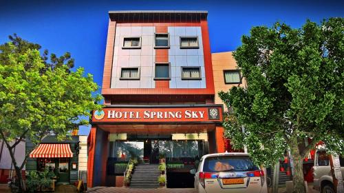 Mughal Sarai Hotel | Discover Spring Sky Mughalsarai: Family-Friendly Retreat