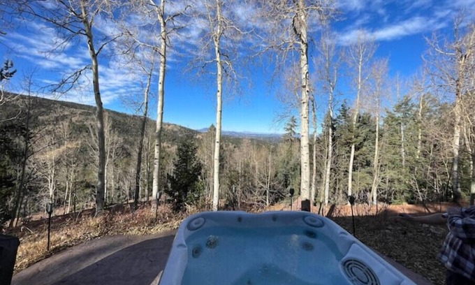 Cripple Creek Cabin | Romantic Getaway with Hot Tub & Pet-Friendly Options