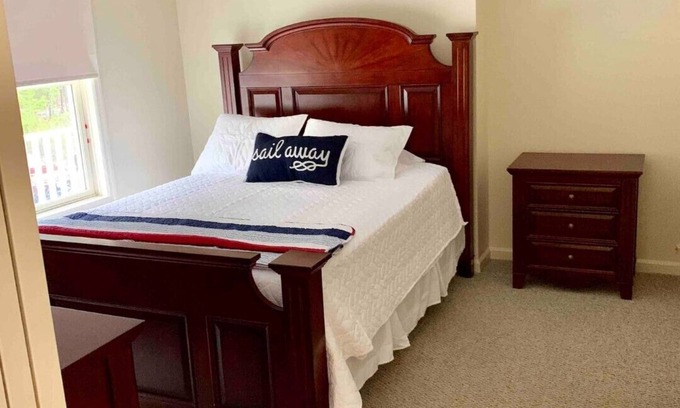Alexandria Bay House | Exclusive Spring Specials at Waterfront Townhome & Boathouse