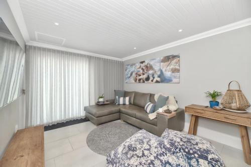 Struisbaai Apartment | Cozy Oceanfront Retreat at Spring Tide on 28 Main Struisbaai
