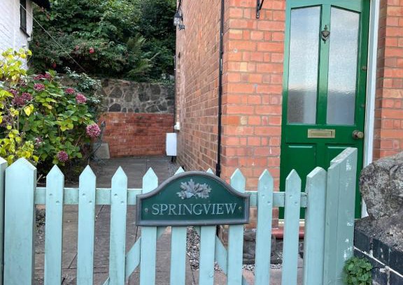 Little Malvern House | Unforgettable Stays at Spring View - Pet & Child Friendly!