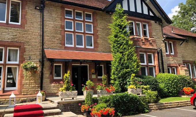 Darwen Hotel | Discover The Whitehall Hotel & Distillery: Pet-Friendly Retreat