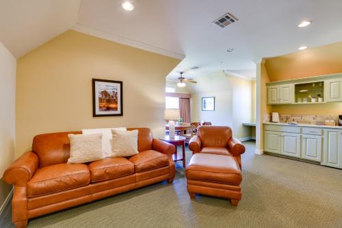 Springfield Apartment | Springfield Studio with Golf Course View & Family-Friendly Perks