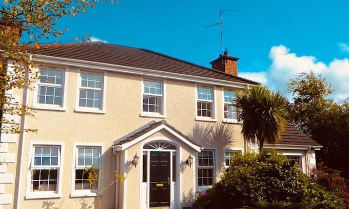 Banbridge House | Premier Family Retreat at Springfields - Rated 10/10