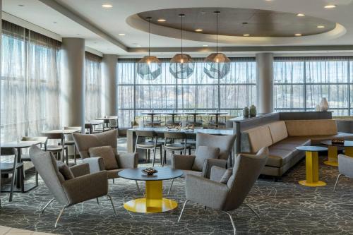 Jefferson Manor Hotel | Ideal SpringHill Suites Alexandria: Family-Friendly Retreat