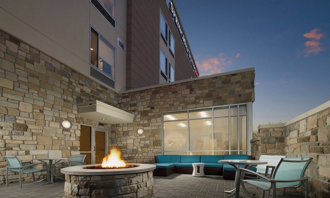 Bridgeport Hotel | Exceptional SpringHill Suites Bridgeport Clarksburg Awaits