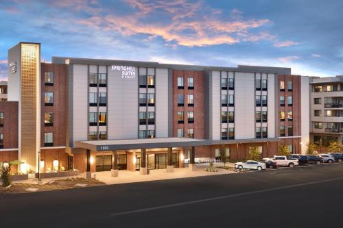 South Scottsdale Hotel | Stylish SpringHill Suites in Scottsdale with Pool & Breakfast