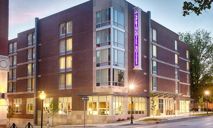 Bloomington Hotel | Relax at SpringHill Suites by Marriott Bloomington