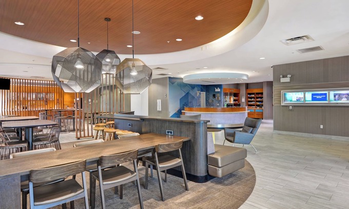 Mount Adams Hotel | Modern Springhill Suites in Midtown Cincinnati with Pool & Spa