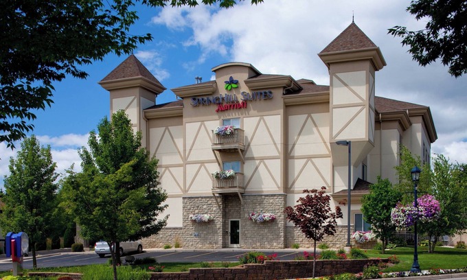 Frankenmuth Hotel | Discover SpringHill Suites by Marriott Frankenmuth