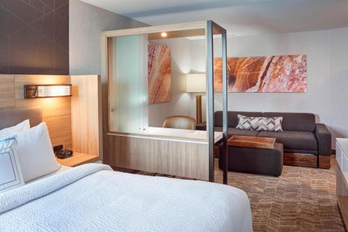 Grandville Hotel | Pet-Friendly SpringHill Suites with Pool & Ocean Views
