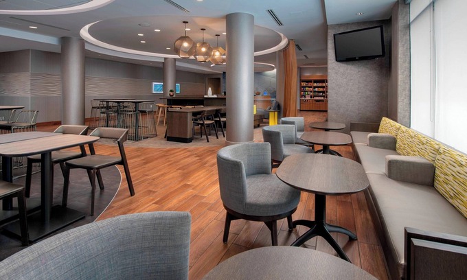 Woodbridge Hotel | Discover SpringHill Suites: Ideal for Families with Great Reviews
