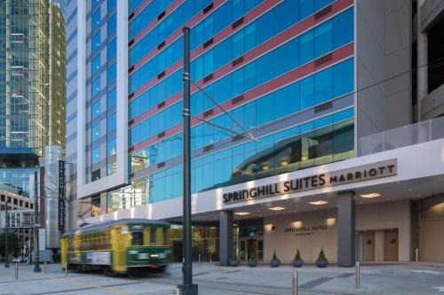 Charlotte Center City Hotel | Discover SpringHill Suites by Marriott Charlotte City Center
