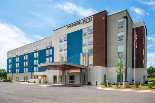 Charlotte Hotel | Family-Friendly SpringHill Suites by Marriott Charlotte Airport