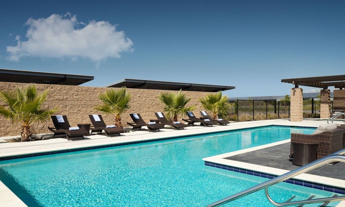 Milpitas Hotel | Guest Favorite: SpringHill Suites Milpitas with Pool & Breakfast