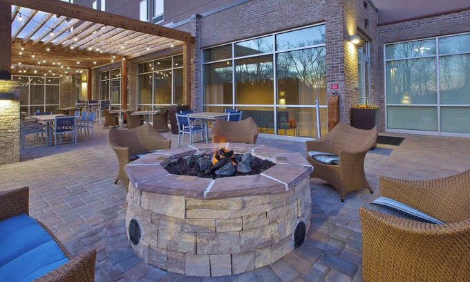 Ooltewah Hotel | Experience SpringHill Suites Chattanooga with Pool & Dining
