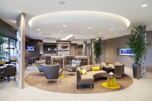 Somerset Hotel | Family-Friendly SpringHill Suites with Pool in Somerset