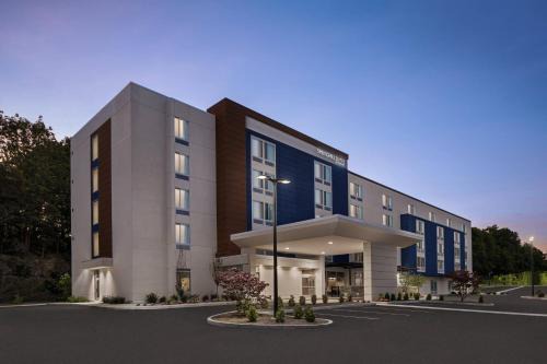 Tuckahoe Hotel | Comfortable SpringHill Suites in Tuckahoe with Kitchen Access