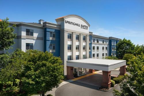 Vancouver Hotel | Relaxing Retreat at SpringHill Suites Vancouver with Pool Access