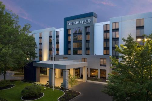Sandy Springs Hotel | Stylish SpringHill Suites Atlanta with Pool & Ocean Views
