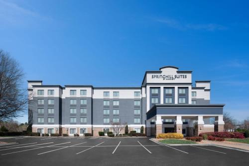 Concord Hotel | Discover SpringHill Suites Concord Mills with Pool & Breakfast