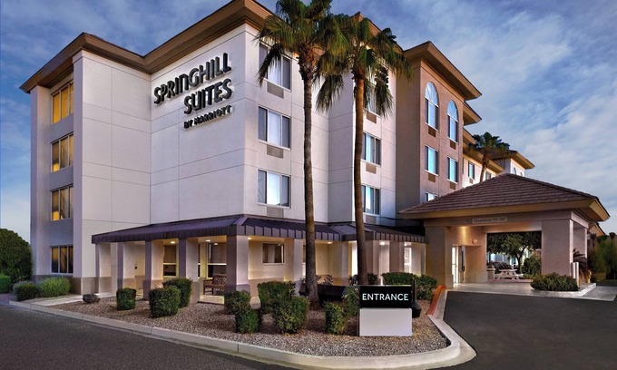 Glendale Hotel | Discover Springhill Suites: Pool, Spa & Family-Friendly Stays