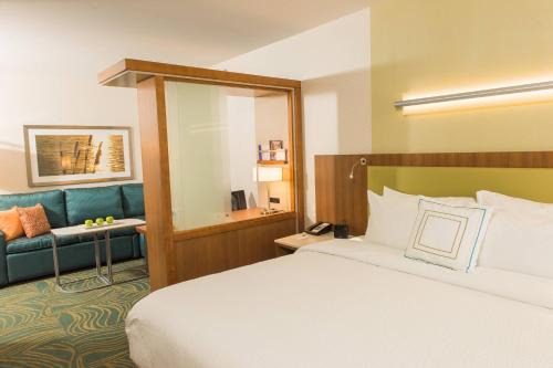 Williamsville Hotel | Modern SpringHill Suites by Marriott Buffalo Airport Retreat