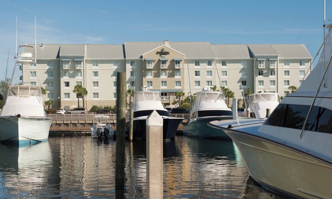 Charleston Hotel | Inviting SpringHill Suites Charleston Riverview with Pool & Spa