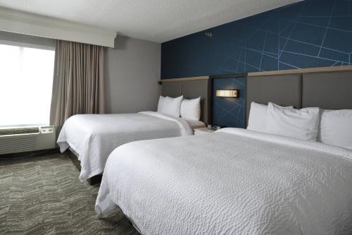 West Des Moines Hotel | Discover SpringHill Suites Des Moines West with Pool & Spa