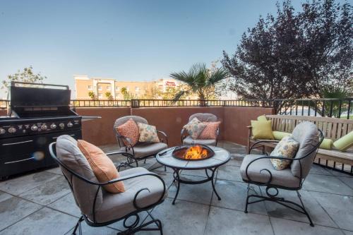 Ridgecrest Hotel | Comfortable SpringHill Suites Ridgecrest with Family Amenities