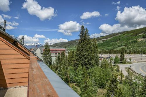 River Run House | Unforgettable Springs 8909: Family-Friendly with Hot Tub