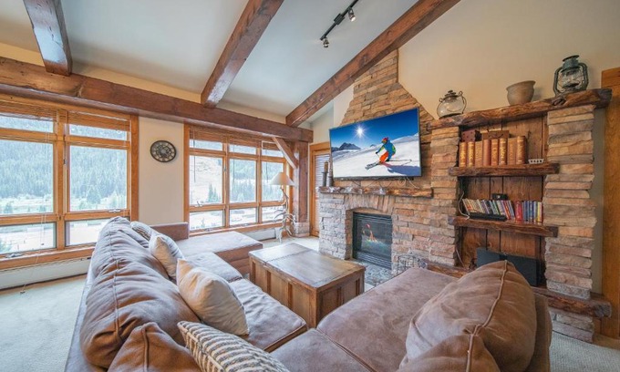 River Run House | Family-Friendly Springs 8911 with Relaxing Hot Tub