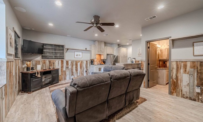 Buffalo Springs House | Unforgettable Springs Ridge: Lakeside 2BR Retreat