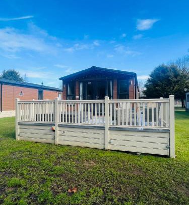 Allerthorpe House | Experience Springwood Lodge with Relaxing Hot Tub Bliss