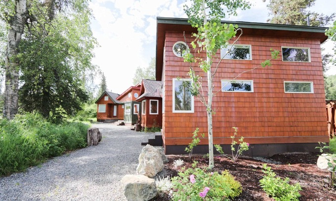 Soldotna Cabin | Exceptional Spruce Cabin @ Keystone Retreat with Breakfast