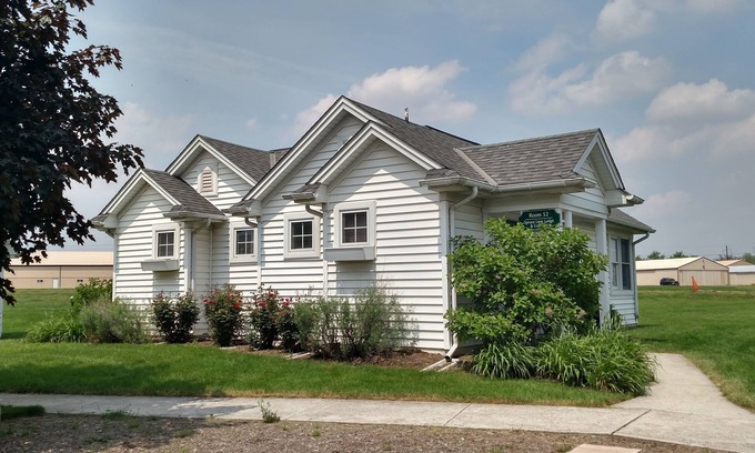 Witmer Hotel | Cozy Spruce Lane Lodge & Cottages with Family-Friendly Amenities