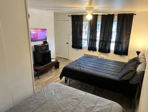 Spruce Pine Hotel | Discover Spruce Pine Inn: Family & Pet-Friendly Retreat