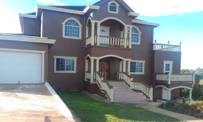 Spur Tree House | Discover Spurtree HomeAway Villa's Poolside Retreat