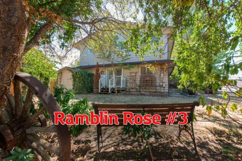 Sequim Apartment | Family-Friendly SQ Ramblin Rose 3 - Rated Perfectly by Guests