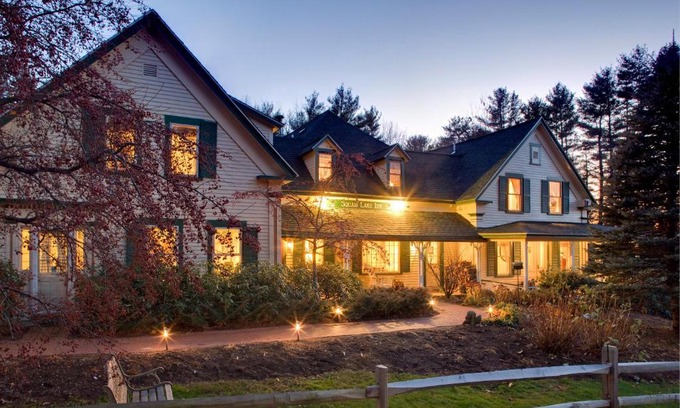 Holderness Bed & Breakfast | Guest Rated 10/10 at Squam Lake Inn with Delicious Breakfast