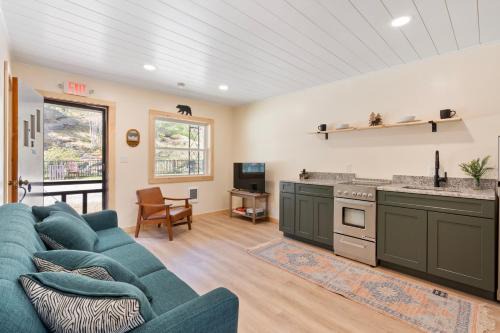 Holderness House | Waterfront Suite at Squam: Perfect Getaway for Families