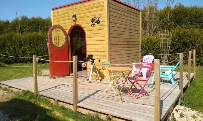 Bar-sur-Aube Cabin | Discover the Square of Stars: Pet-Friendly Oasis with Pool