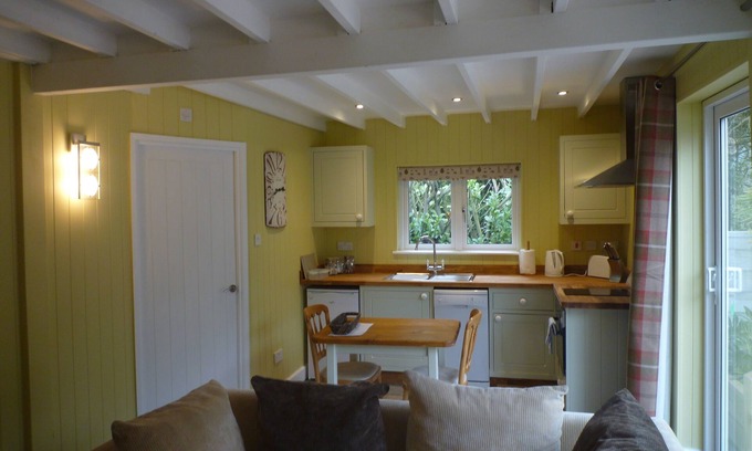 Peasenhall House | Pet-Friendly Escape: Squirrel Barn Conversion Awaits You