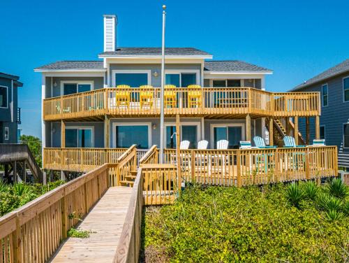 Topsail Beach House | Oceanfront Squirrelly Banana: Pet-Friendly Retreat Awaits